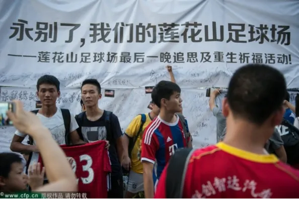 足球场上的政治抗议，正成为全球瞩目的焦点